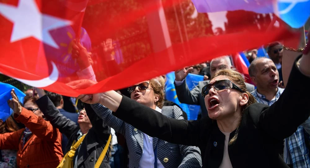 «H Toυρκία οδηγείται στο απόλυτο χάος» –  «Η πιθανότητα ενός εμφυλίου στην Τουρκία δεν αποκλείεται» – Νέο «καμπανάκι» από think tank